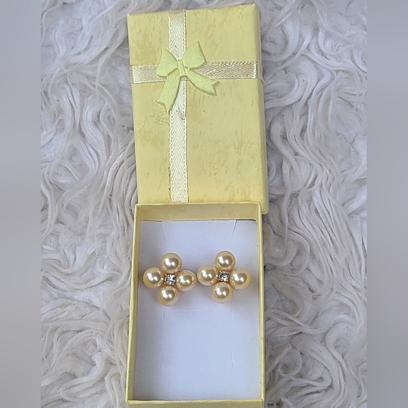 Swarovski Clip-on Earings Faux Pearl - Picture 2 of 7